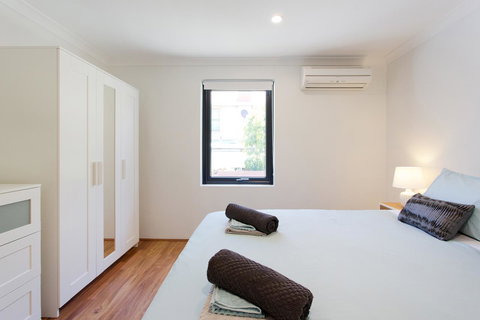 Monument Hill Townhouse - Fremantle - Accommodation Yamba 7