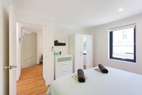 Monument Hill Townhouse - Fremantle - Accommodation Yamba 8