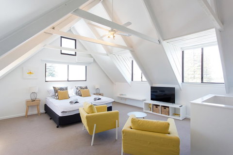 Monument Hill Townhouse - Fremantle - Accommodation Yamba 0