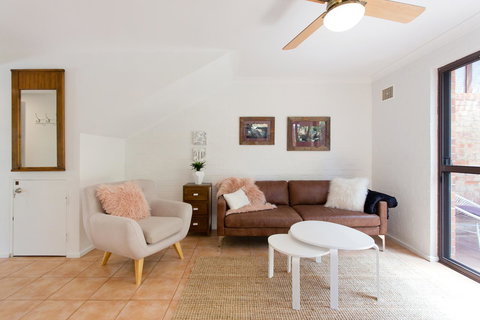 Monument Hill Townhouse - Fremantle - Accommodation Yamba 13