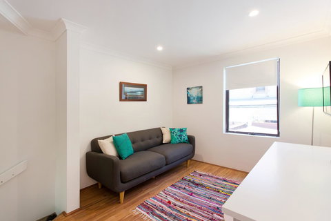 Monument Hill Townhouse - Fremantle - Accommodation Yamba 9