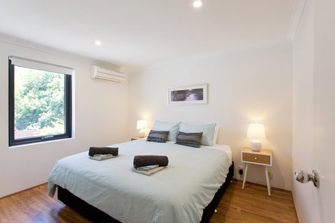 Monument Hill Townhouse - Fremantle - Accommodation Yamba 6