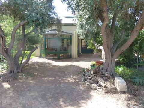 The Russell House - Accommodation Yamba 22