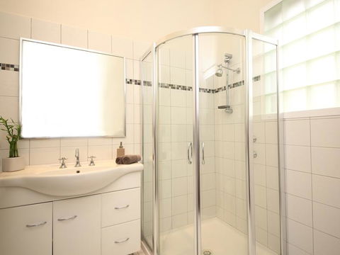 Dawson Accommodation - Accommodation Yamba 4
