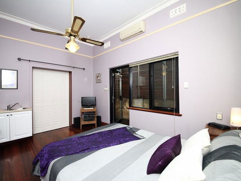 Dawson Accommodation - Accommodation Yamba 2