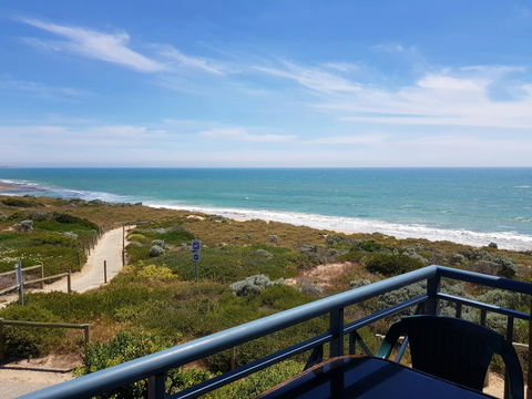 Caravel Beach House Mandurah - Accommodation Yamba 8