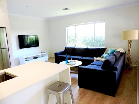 Contemporary Cove - Quindalup - Accommodation Yamba 5