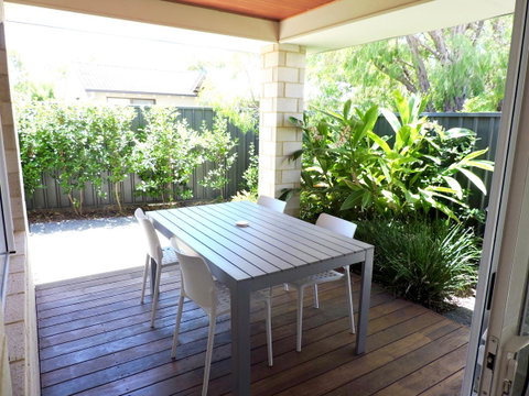 Contemporary Cove - Quindalup - Accommodation Yamba 11