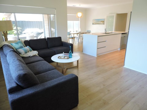 Contemporary Cove - Quindalup - Accommodation Yamba 3