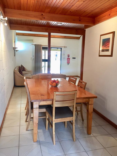 Cottesloe Beach Chalets - Accommodation Yamba 17