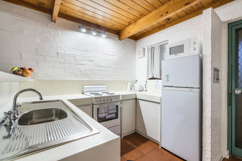 Cottesloe Beach Chalets - Accommodation Yamba 34