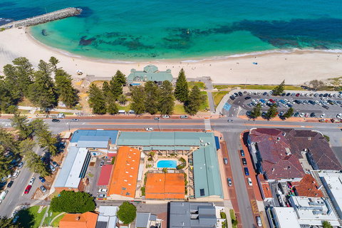 Cottesloe Beach Chalets - Accommodation Yamba 12