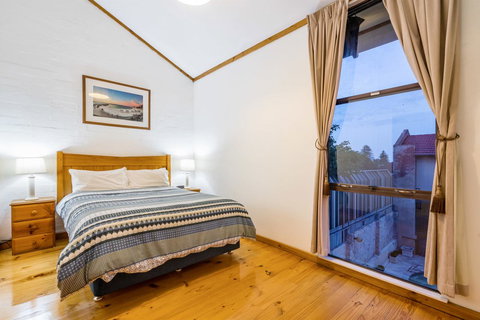 Cottesloe Beach Chalets - Accommodation Yamba 3