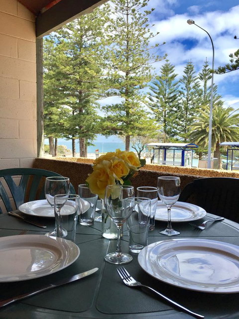 Cottesloe Beach Chalets - Accommodation Yamba 1