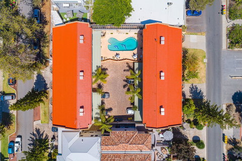 Cottesloe Beach Chalets - Accommodation Yamba 14