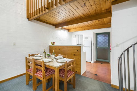 Cottesloe Beach Chalets - Accommodation Yamba 31