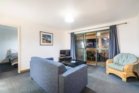 Cottesloe Beach Chalets - Accommodation Yamba 37