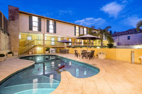 Cottesloe Beach Chalets - Accommodation Yamba 11