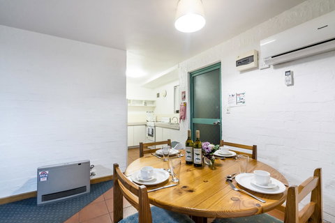 Cottesloe Beach Chalets - Accommodation Yamba 36