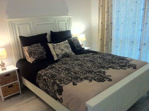 Applegate Lane Chalet - Accommodation Yamba 9