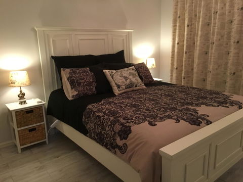 Applegate Lane Chalet - Accommodation Yamba 8