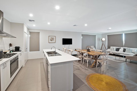 Into The Blue - Accommodation Yamba 2