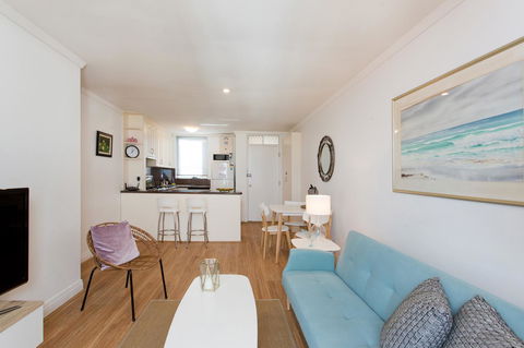 Ocean Breeze Apartment - Accommodation Yamba 9