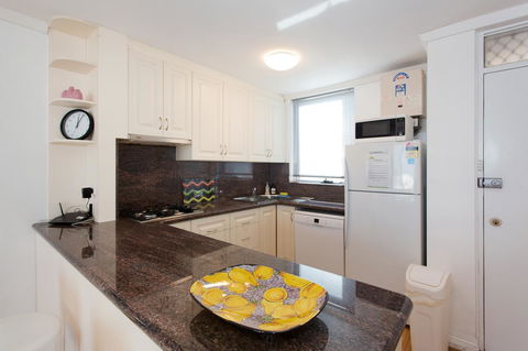 Ocean Breeze Apartment - Accommodation Yamba 2