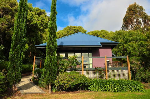 Waterfall Cottages - Accommodation Yamba 0