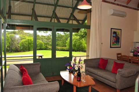 Waterfall Cottages - Accommodation Yamba 13