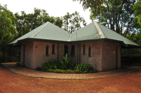 Waterfall Cottages - Accommodation Yamba 23