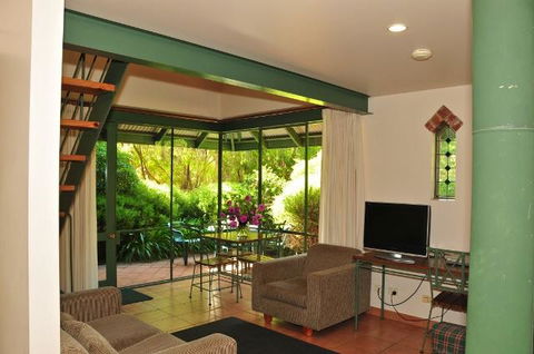 Waterfall Cottages - Accommodation Yamba 5