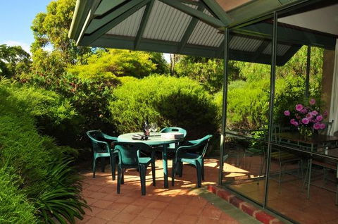 Waterfall Cottages - Accommodation Yamba 7