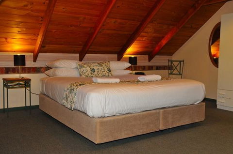 Waterfall Cottages - Accommodation Yamba 4
