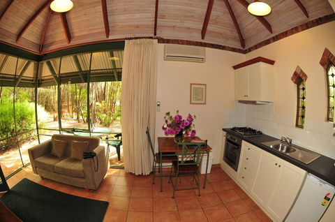 Waterfall Cottages - Accommodation Yamba 18