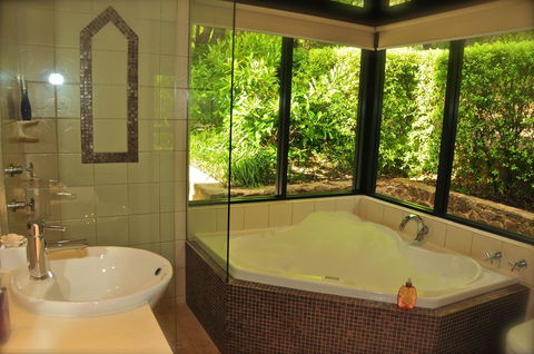 Waterfall Cottages - Accommodation Yamba 9