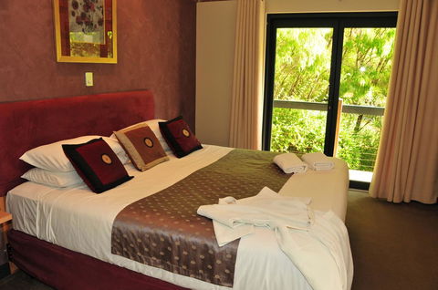 Waterfall Cottages - Accommodation Yamba 11