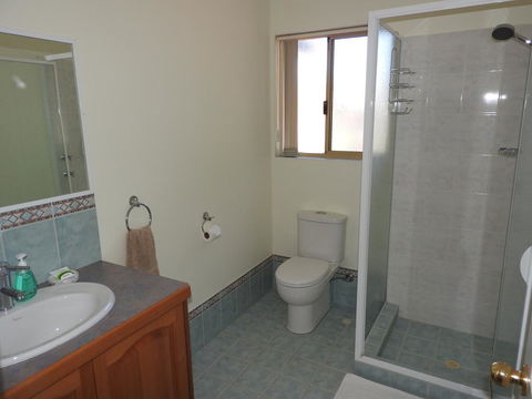 The Royal Dolphin Bed & Breakfast Safety Bay - Accommodation Yamba 17