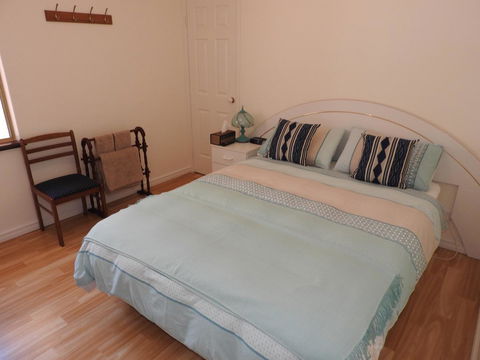 The Royal Dolphin Bed & Breakfast Safety Bay - Accommodation Yamba 18
