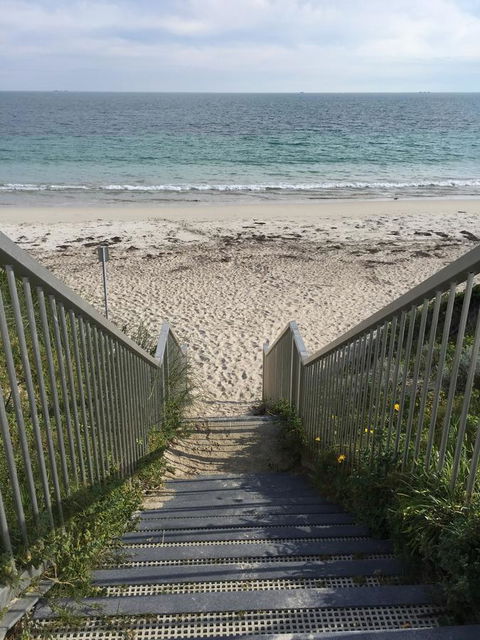 The Royal Dolphin Bed & Breakfast Safety Bay - Accommodation Yamba 22