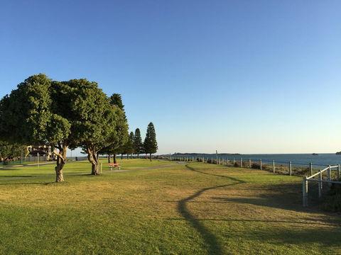 The Royal Dolphin Bed & Breakfast Safety Bay - Accommodation Yamba 23