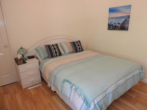 The Royal Dolphin Bed & Breakfast Safety Bay - Accommodation Yamba 10