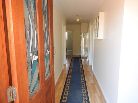The Royal Dolphin Bed & Breakfast Safety Bay - Accommodation Yamba 13