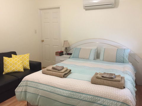 The Royal Dolphin Bed & Breakfast Safety Bay - Accommodation Yamba 1