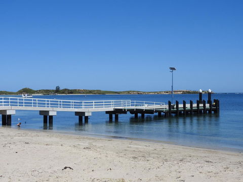 The Royal Dolphin Bed & Breakfast Safety Bay - Accommodation Yamba 11