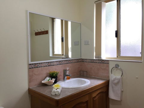The Royal Dolphin Bed & Breakfast Safety Bay - Accommodation Yamba 20