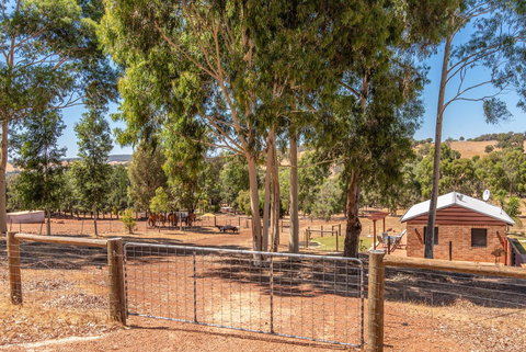 'Bindoon Valley Escape' Cottage - Accommodation Yamba 11