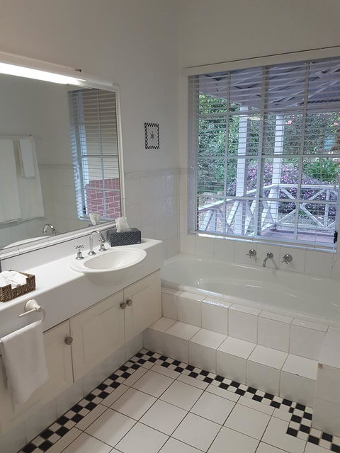 Two Sisters Chalets - Accommodation Yamba 2