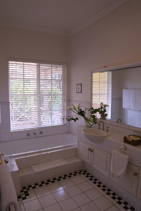 Two Sisters Chalets - Accommodation Yamba 19