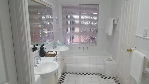 Two Sisters Chalets - Accommodation Yamba 36